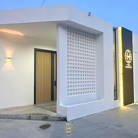 The Luxurious 27, Johor Bahru Villa Bagian luar foto