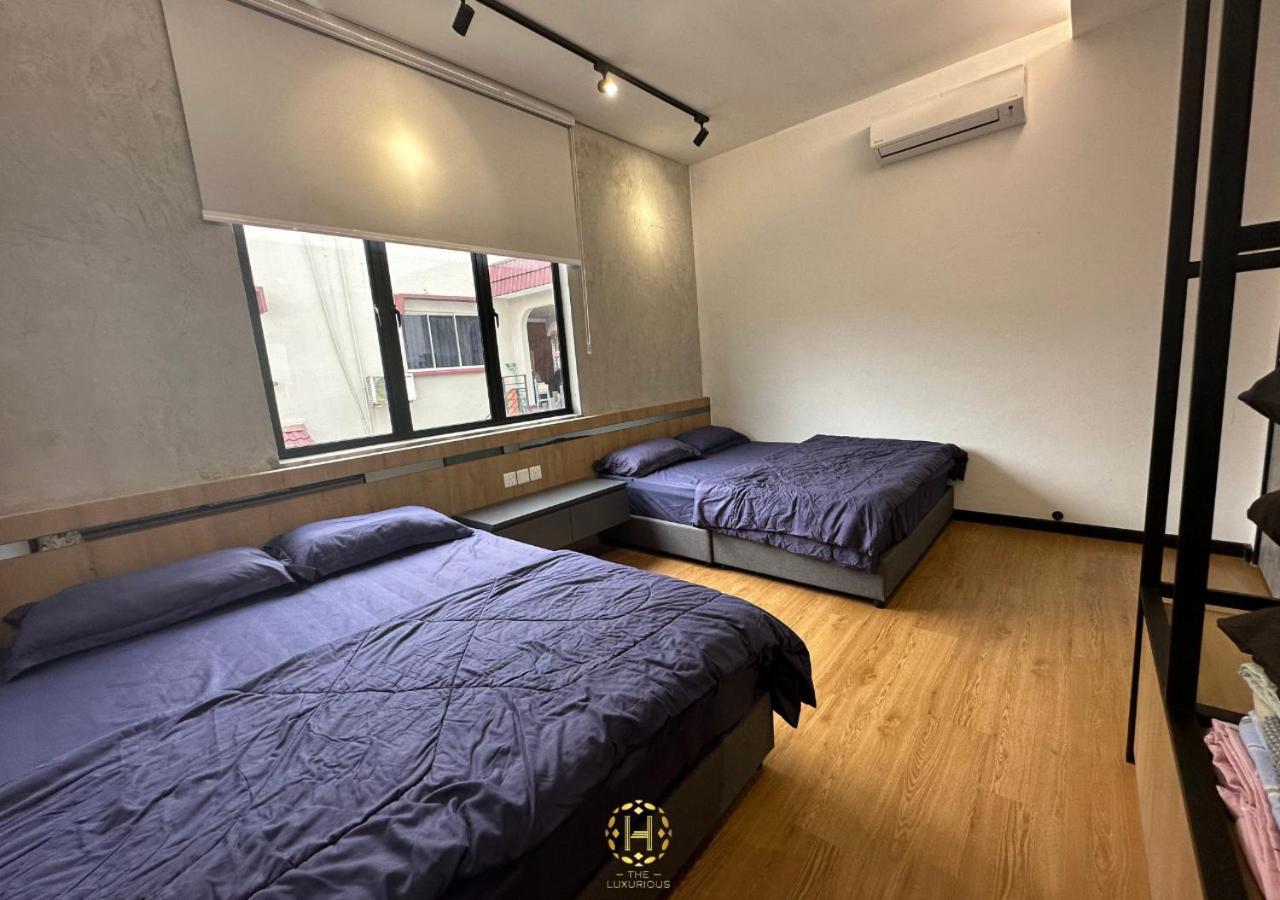 The Luxurious 27, Johor Bahru Villa Bagian luar foto