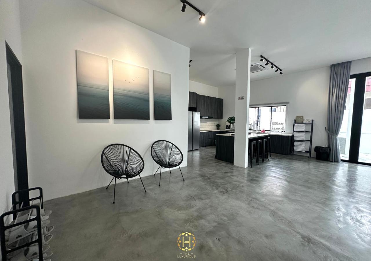 The Luxurious 27, Johor Bahru Villa Bagian luar foto