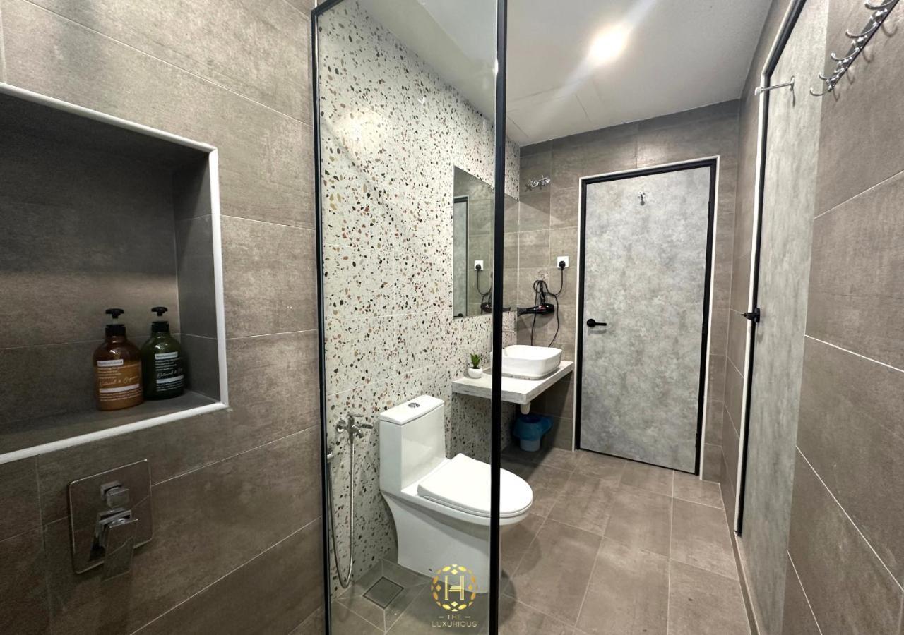 The Luxurious 27, Johor Bahru Villa Bagian luar foto