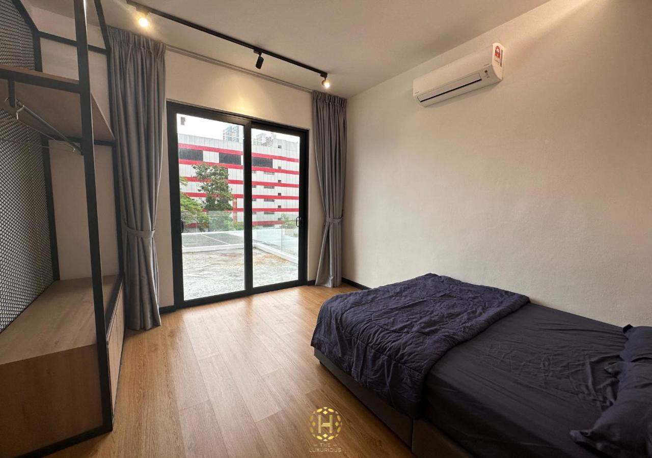 The Luxurious 27, Johor Bahru Villa Bagian luar foto