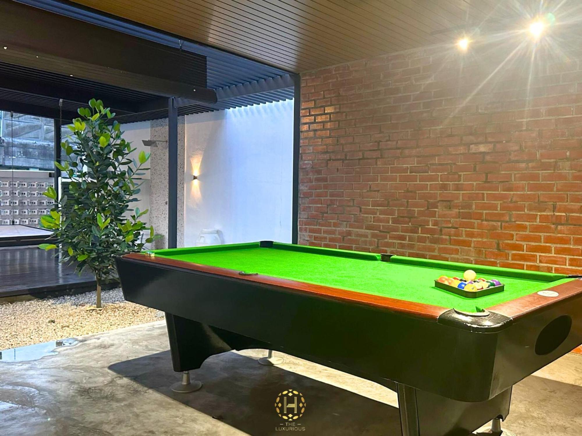 The Luxurious 27, Johor Bahru Villa Bagian luar foto