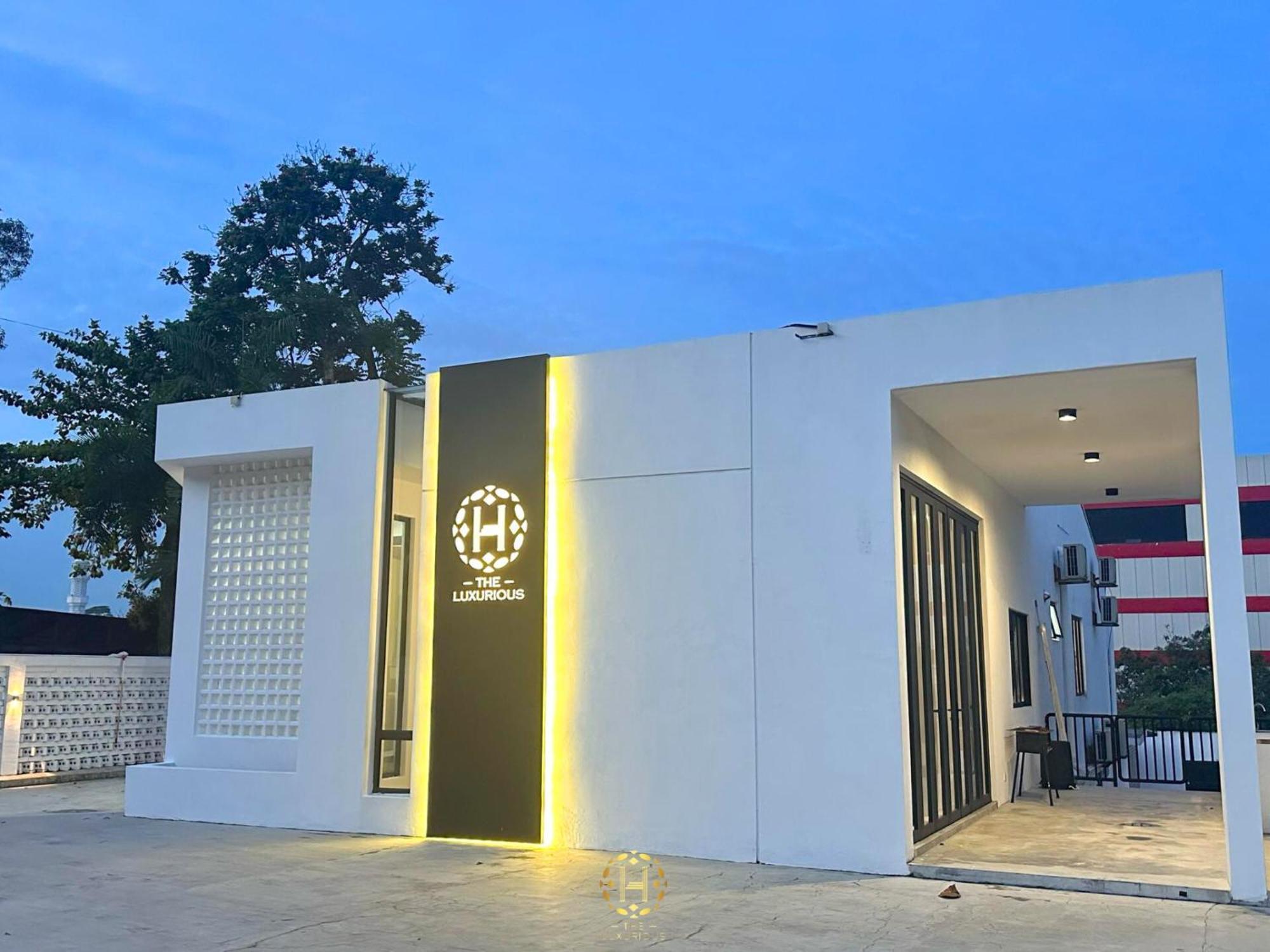 The Luxurious 27, Johor Bahru Villa Bagian luar foto