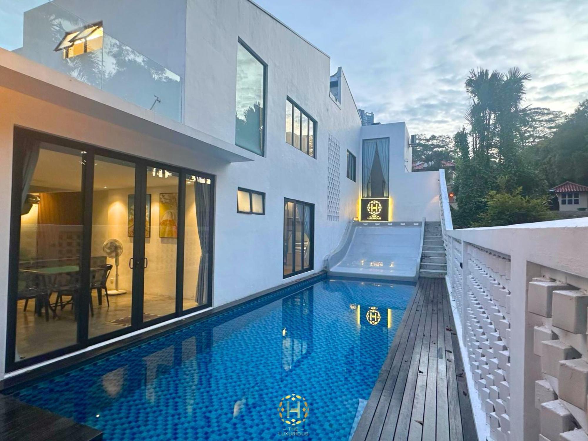 The Luxurious 27, Johor Bahru Villa Bagian luar foto