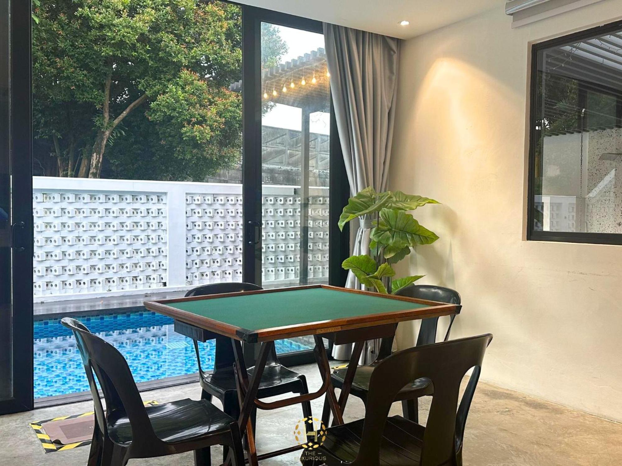 The Luxurious 27, Johor Bahru Villa Bagian luar foto